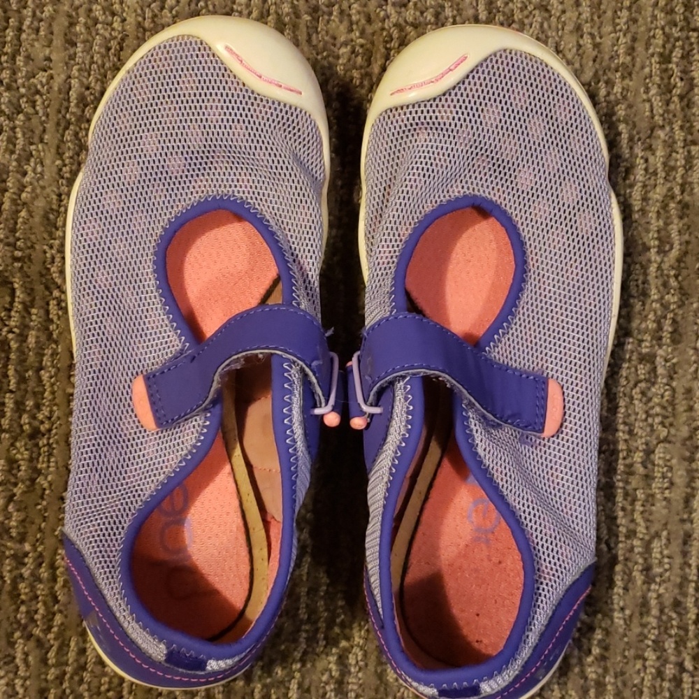 Plae shoes, Chloe, size 2.5 little girls, GUC